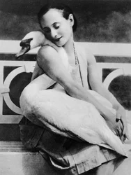 アンナパブロワとペットの白鳥のジャック、1905年頃